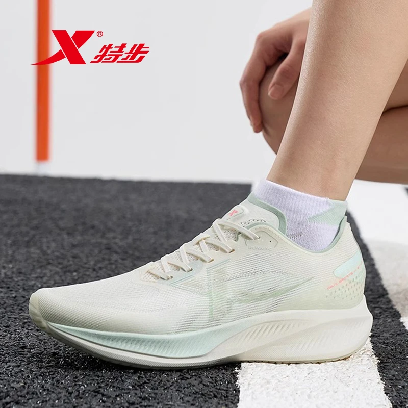 特步致轻8.0跑鞋减震回弹专业跑步鞋夏季新款网面透气女子运动鞋