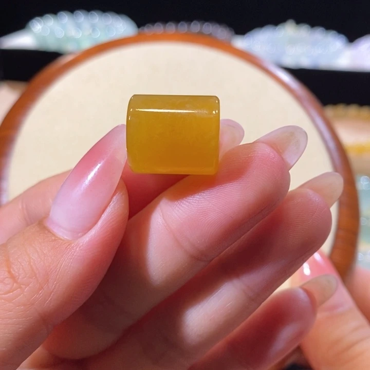 翡翠未镶嵌吊坠(不含链)翡翠满黄翡桶珠