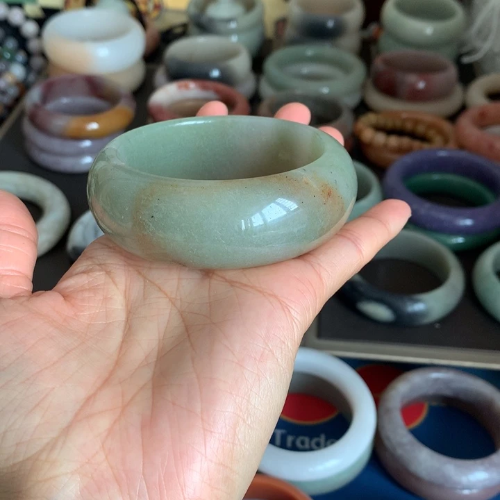 石英质玉（佘太翠）未镶嵌手镯