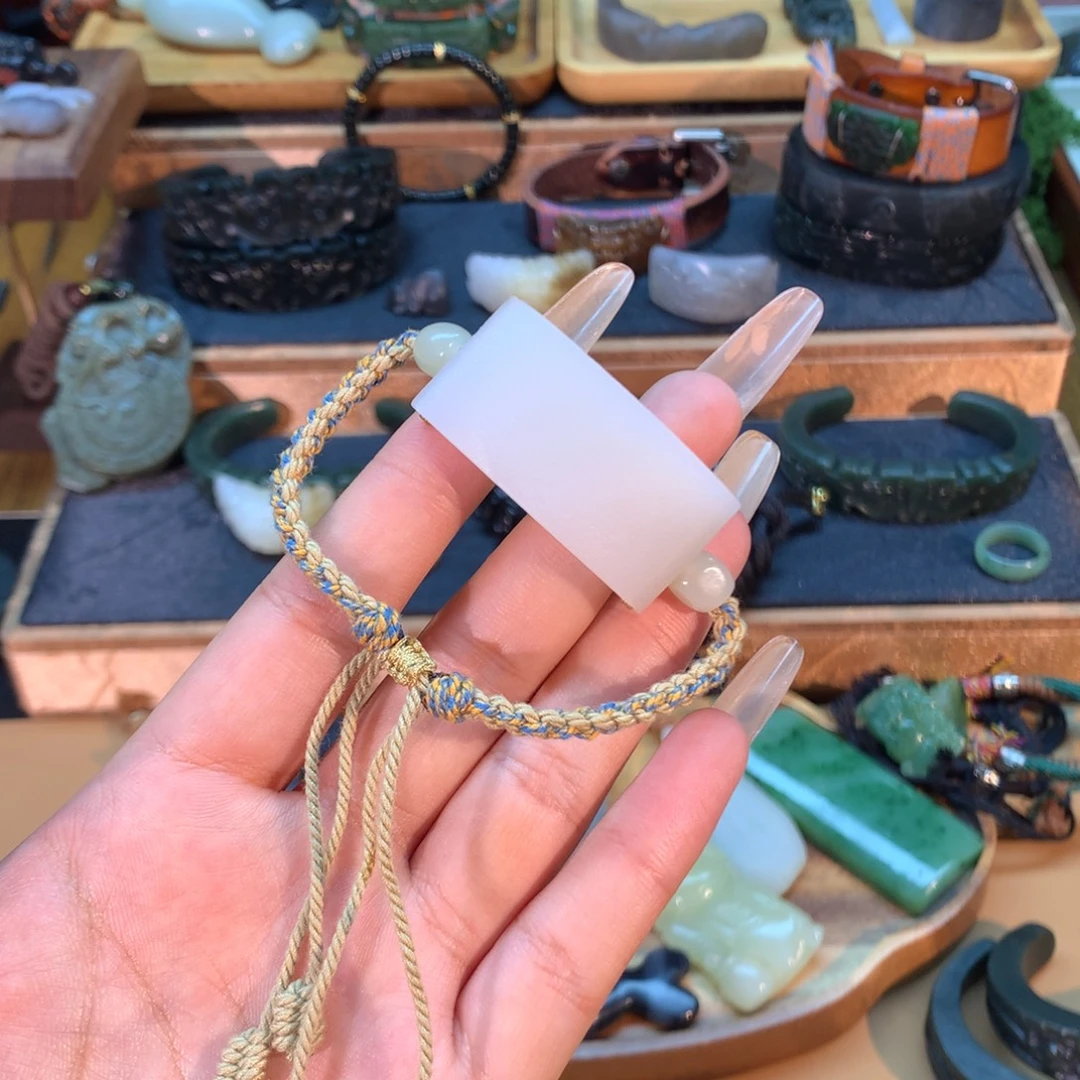 和田玉（糖玉）未镶嵌挂件