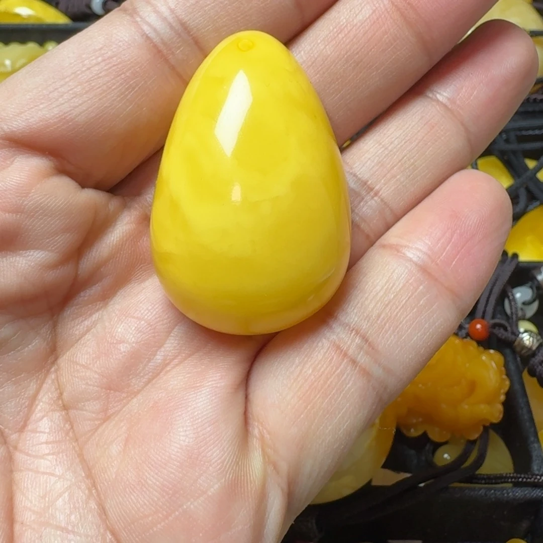 蜜蜡颈饰未镶嵌小****?