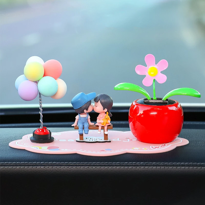汽车摆件创意可爱太阳花娃娃车载装饰情侣公仔车上用品新款小摆件