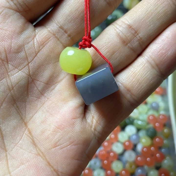 和田玉（糖玉）未镶嵌吊坠(不含链)布*