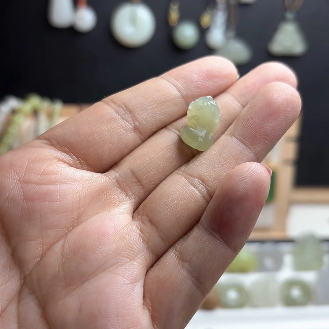 颈饰未镶嵌和田玉青***草