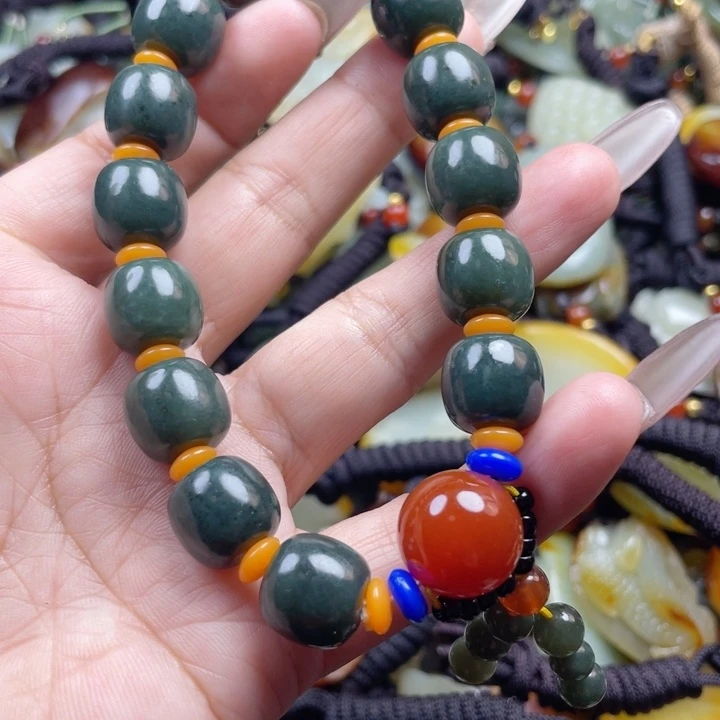 和田玉颈饰未镶嵌