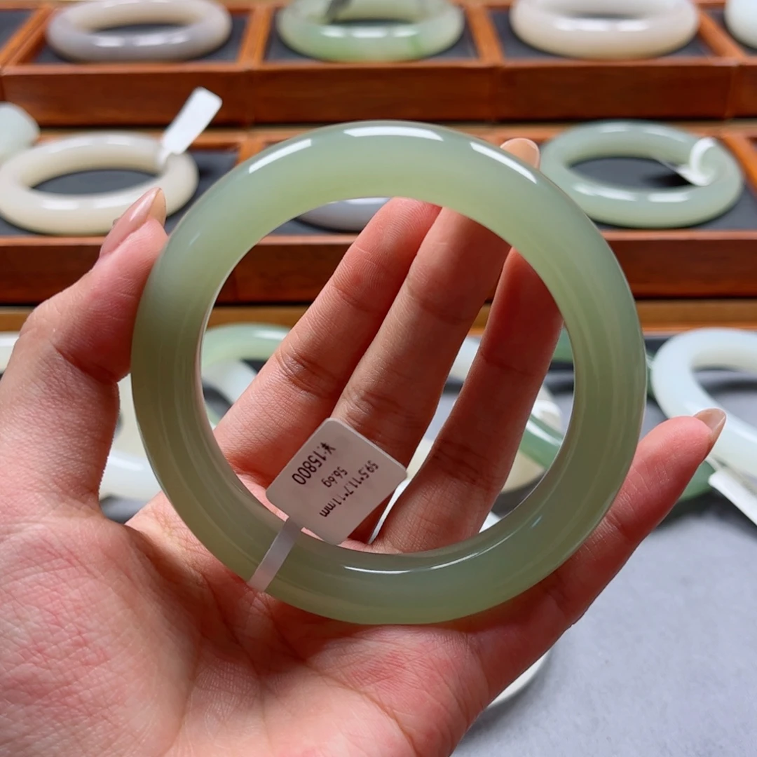 和田玉未镶嵌手镯