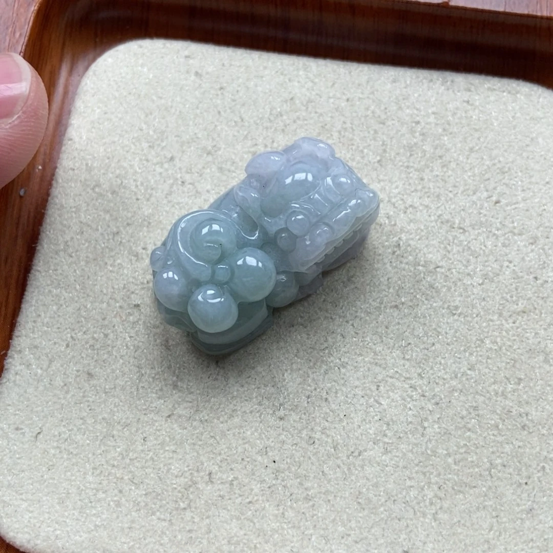 翡翠未镶嵌颈饰霸王