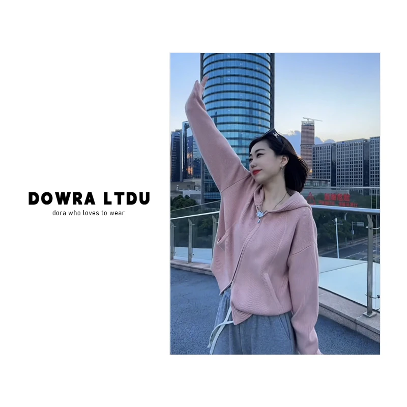 朵拉【彩色方糖】2025年冬季新款纯色连帽长袖百搭毛衣外套131-790