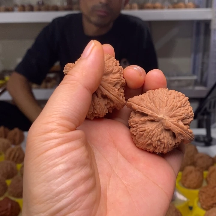 文玩核桃吊坠文玩核桃球白微修46～
