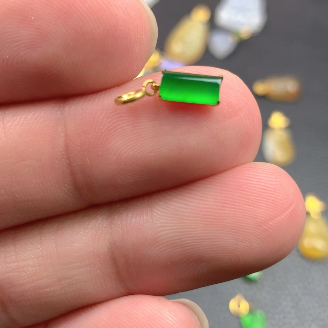 【闪购商品】颈饰18K金镶嵌翡翠翡翠