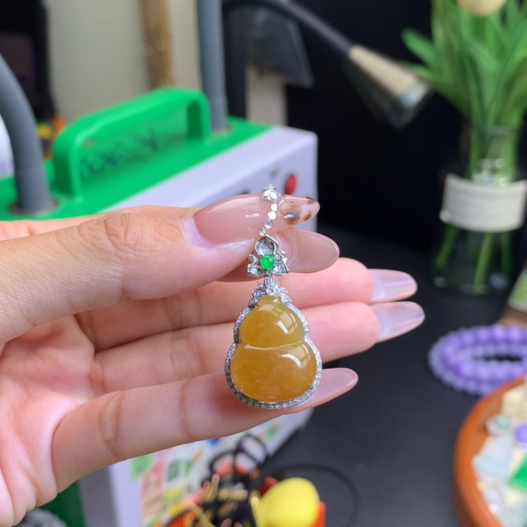 翡翠18K金镶嵌颈饰