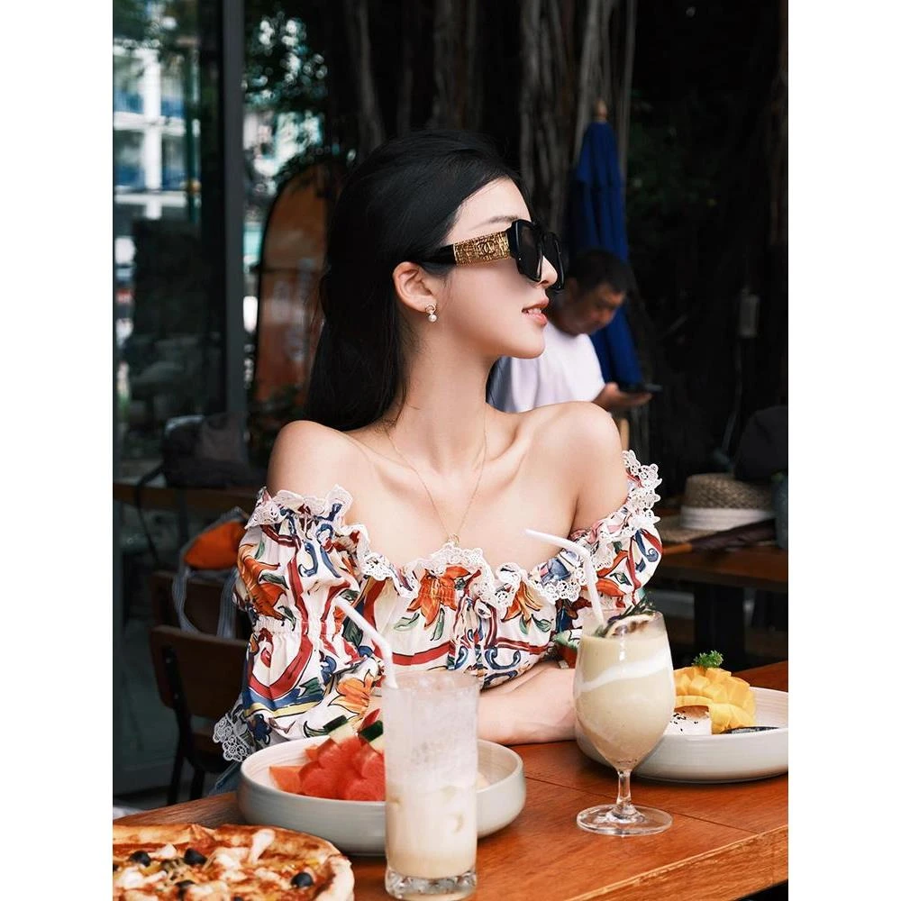 法式绝美漂亮茶里茶气别致上衣气质高级感一字肩印花短款衬衫女夏