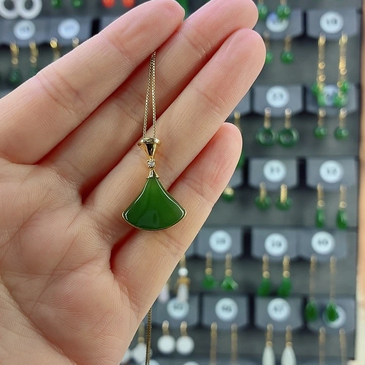 和田玉18K金镶嵌吊坠(赠链)