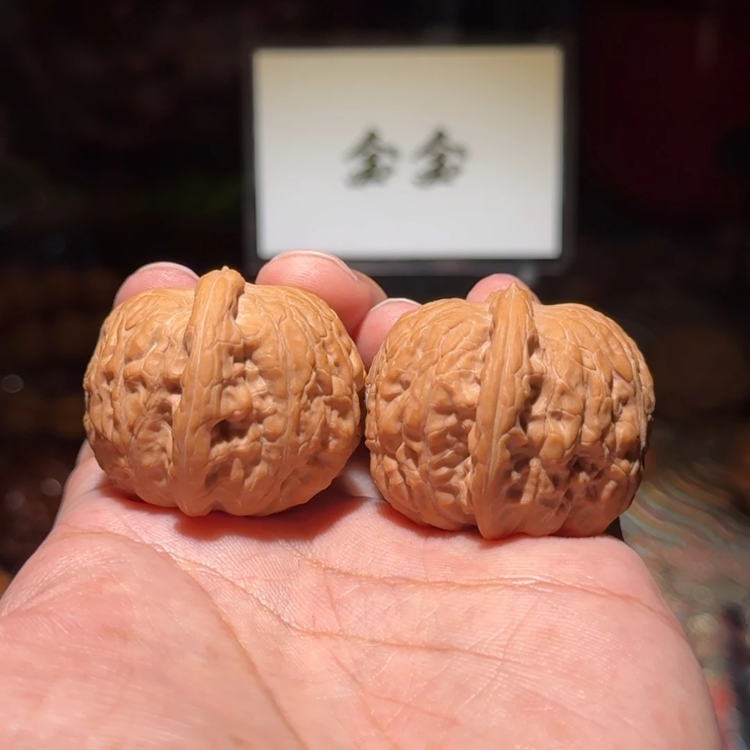 把件核桃1285乾隆磨，尺寸38 38 33