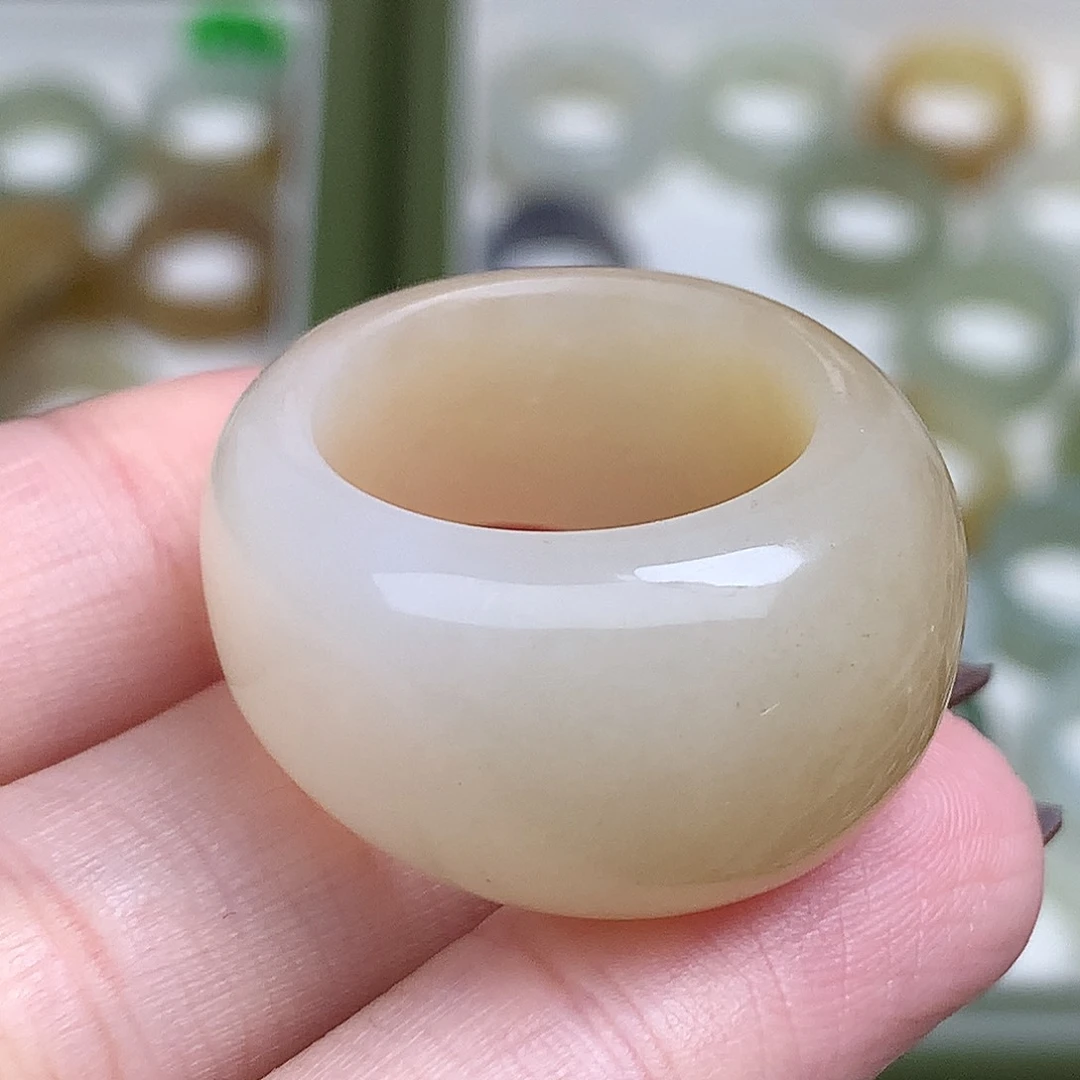 未镶嵌戒指和田玉
