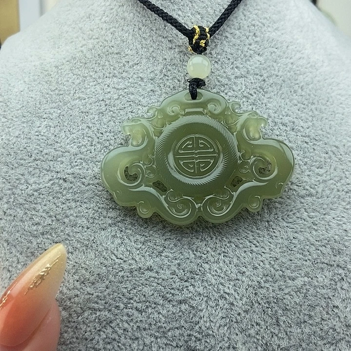 *****和田玉未镶嵌颈饰