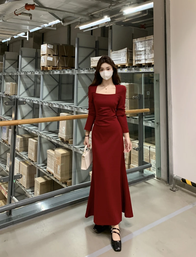 大码法式红色方领长袖连衣裙女秋季优雅气质胖MM收腰显瘦包臀裙子