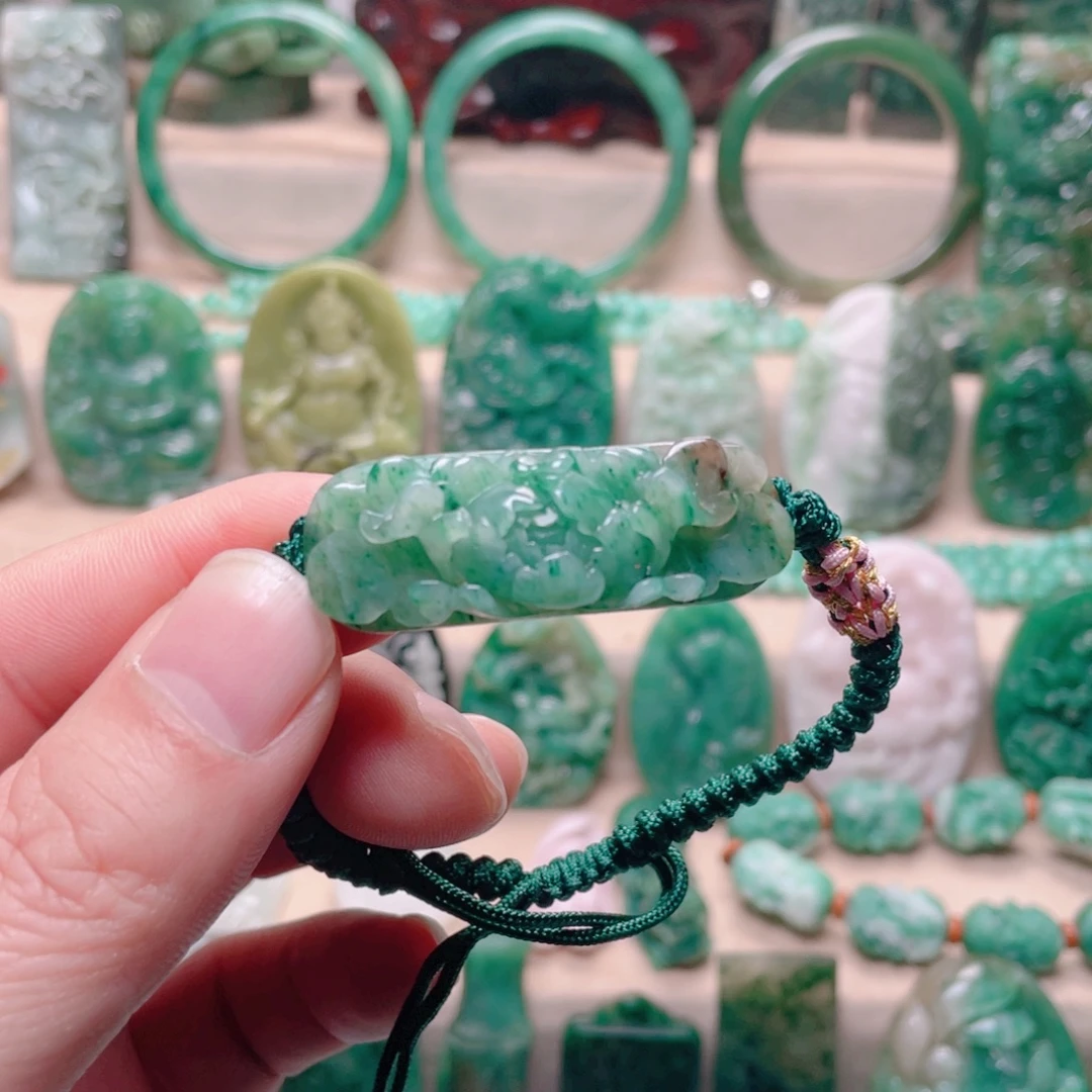 独山玉未镶嵌颈饰