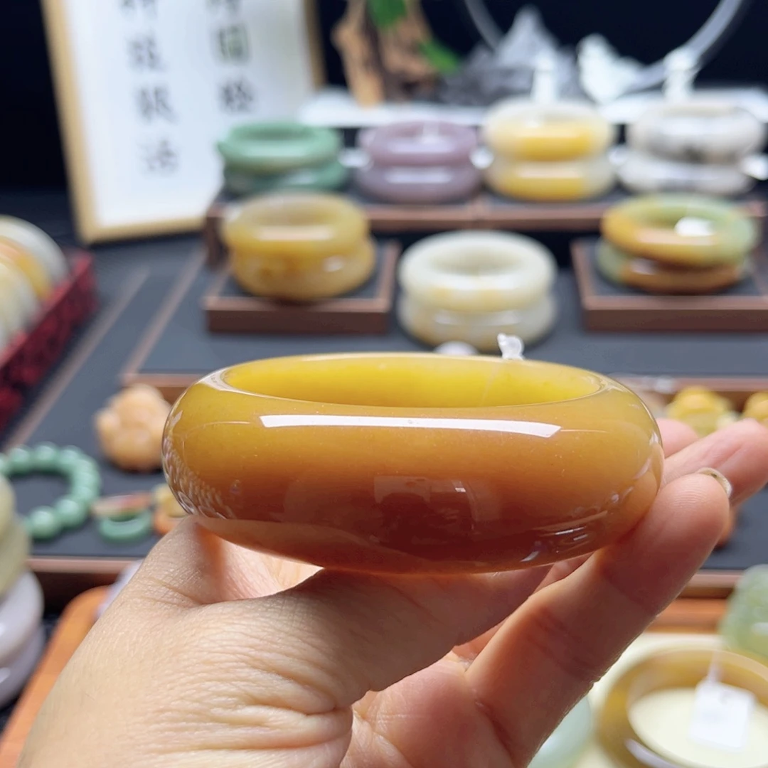未镶嵌手镯石英质玉