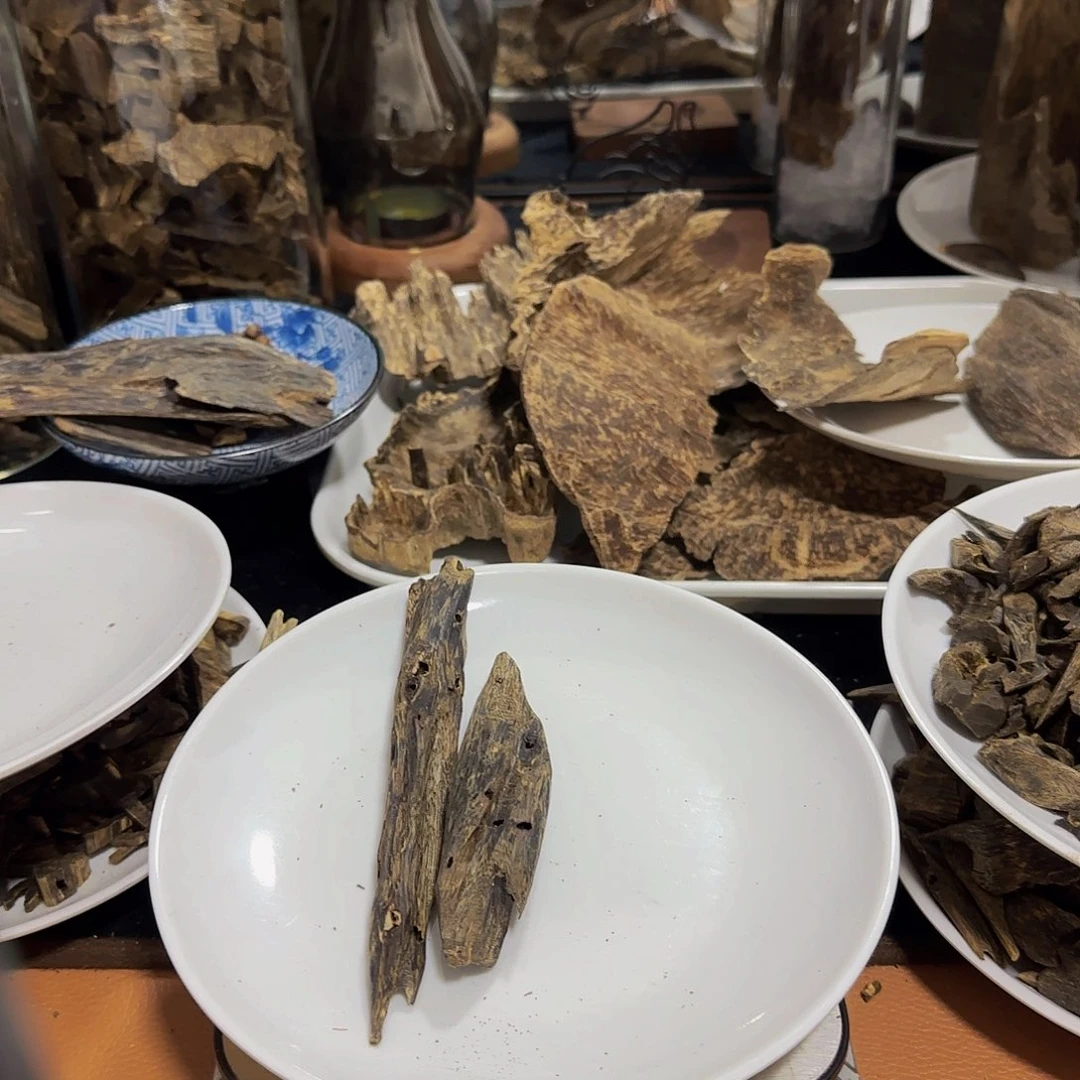 沉香碎屑沉香精品99沉罗门黑棋虫漏22.2
