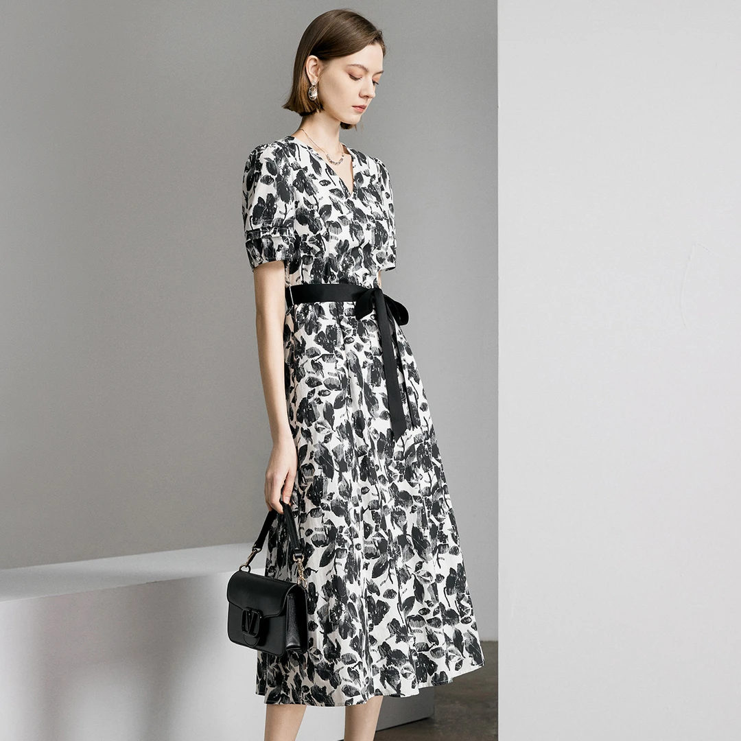 颜域优雅连衣裙女装2025新款夏装气质中长款印花短袖V领裙子1705