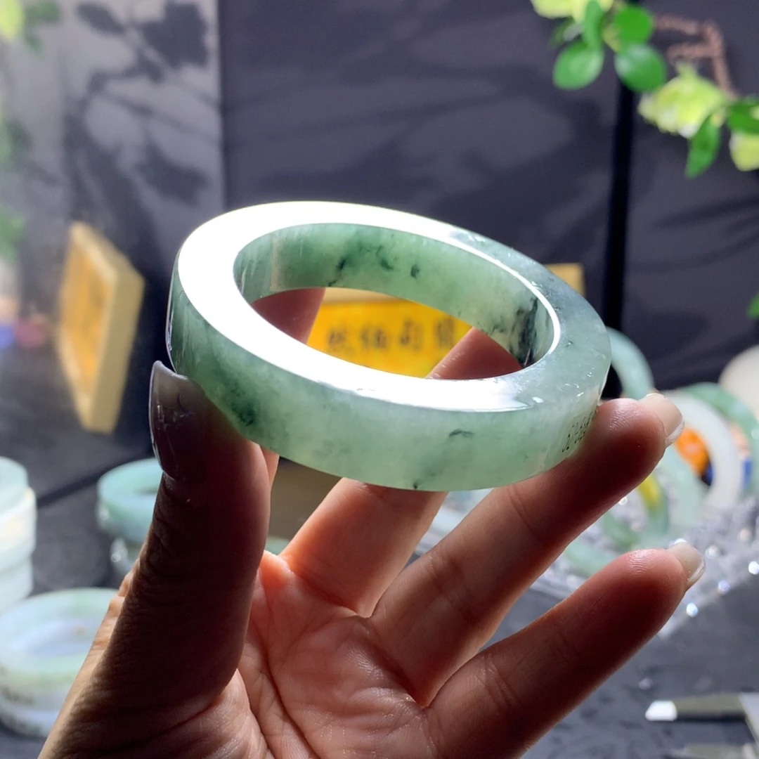 定制翡翠未镶嵌翡翠手镯