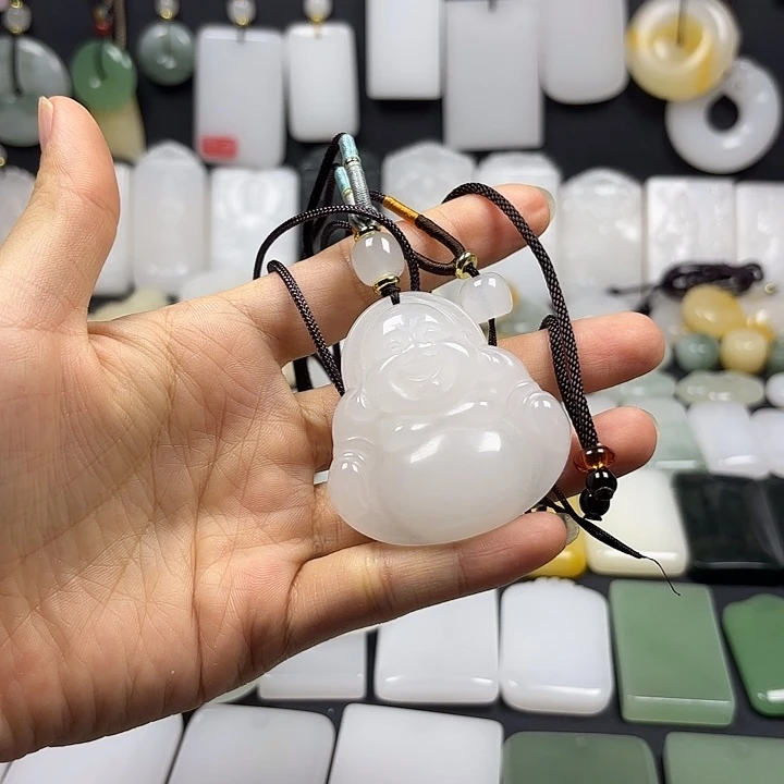 瑾****石英质玉（金丝玉）未镶嵌颈饰