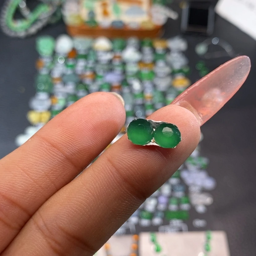 【闪购商品】翡翠挂件未镶嵌切割