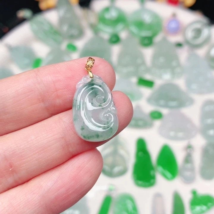 颈饰18K金镶嵌翡翠缅甸天然A货翡翠