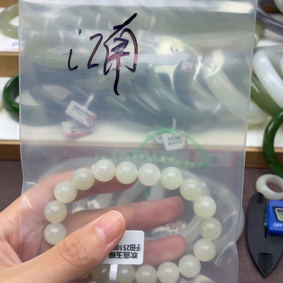 江***南和田玉未镶嵌手镯