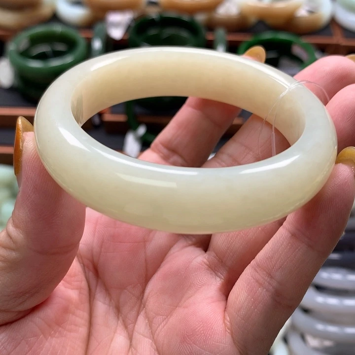 【闪购商品】未镶嵌手镯和田玉