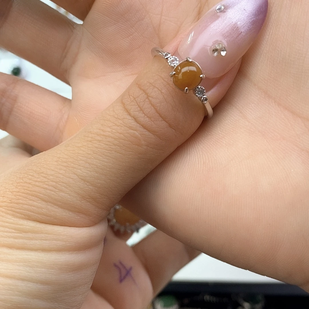 陌***生翡翠未镶嵌戒指缅甸