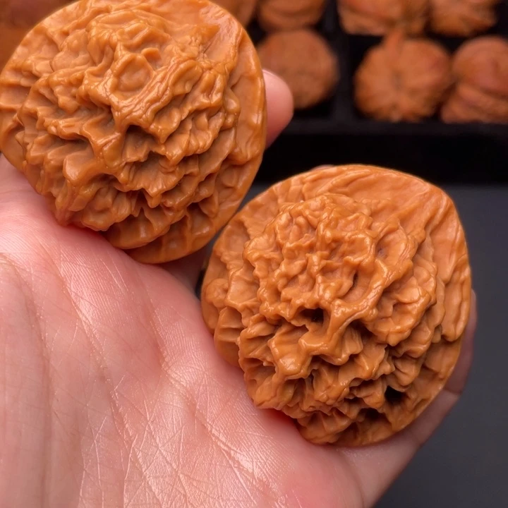 文玩核桃把件秦岭野生文玩核桃