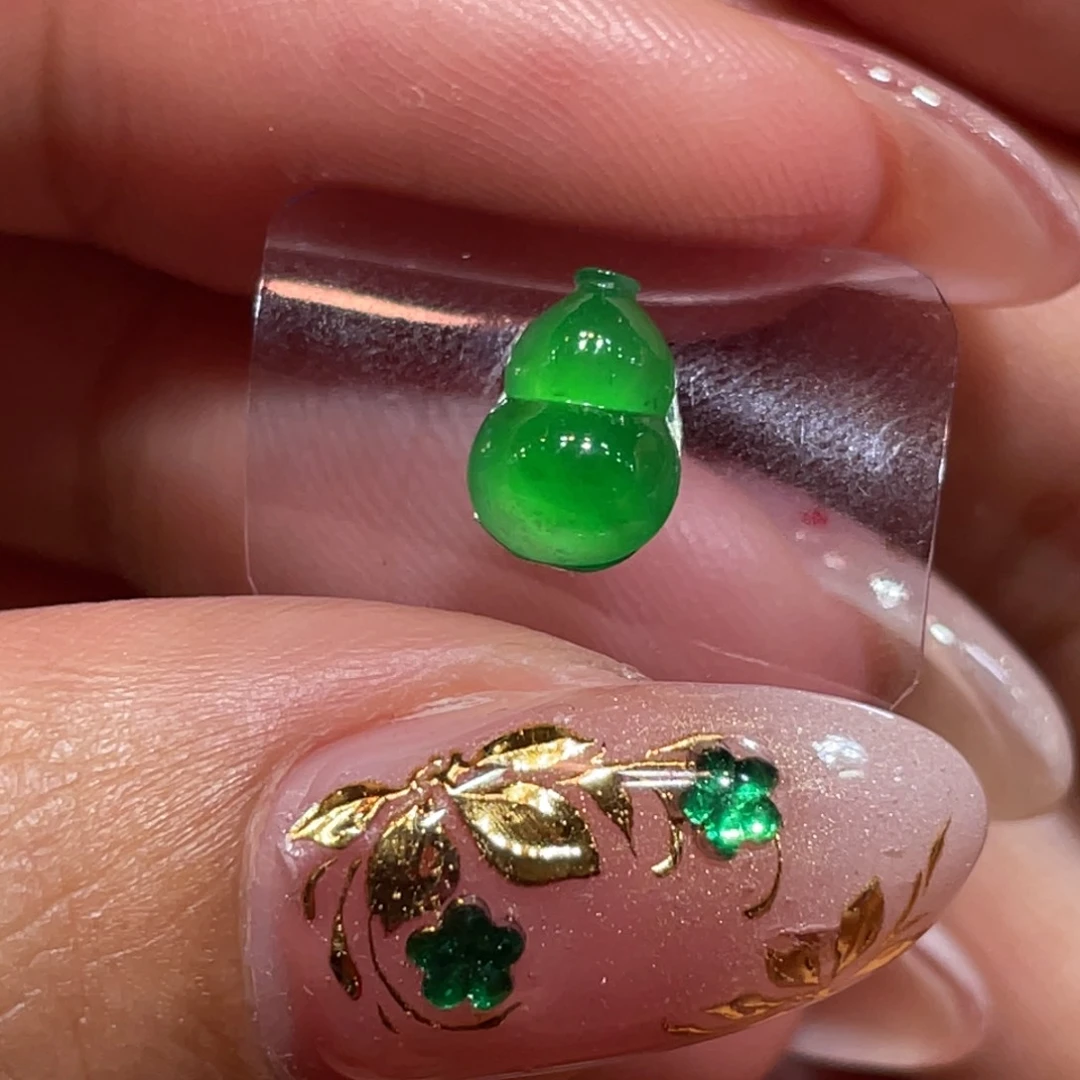 翡翠未镶嵌颈饰葫芦