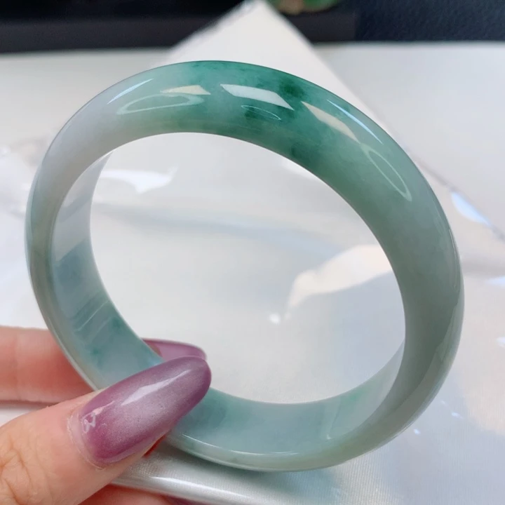 翡翠手镯未镶嵌57圈