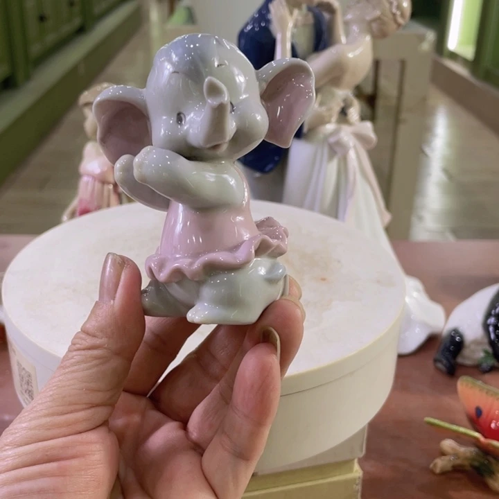 瓷8cm小象瓷偶一个