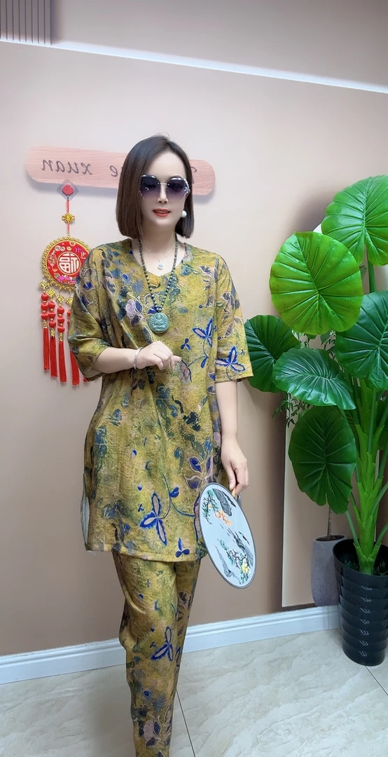 新品国风精品V领套装