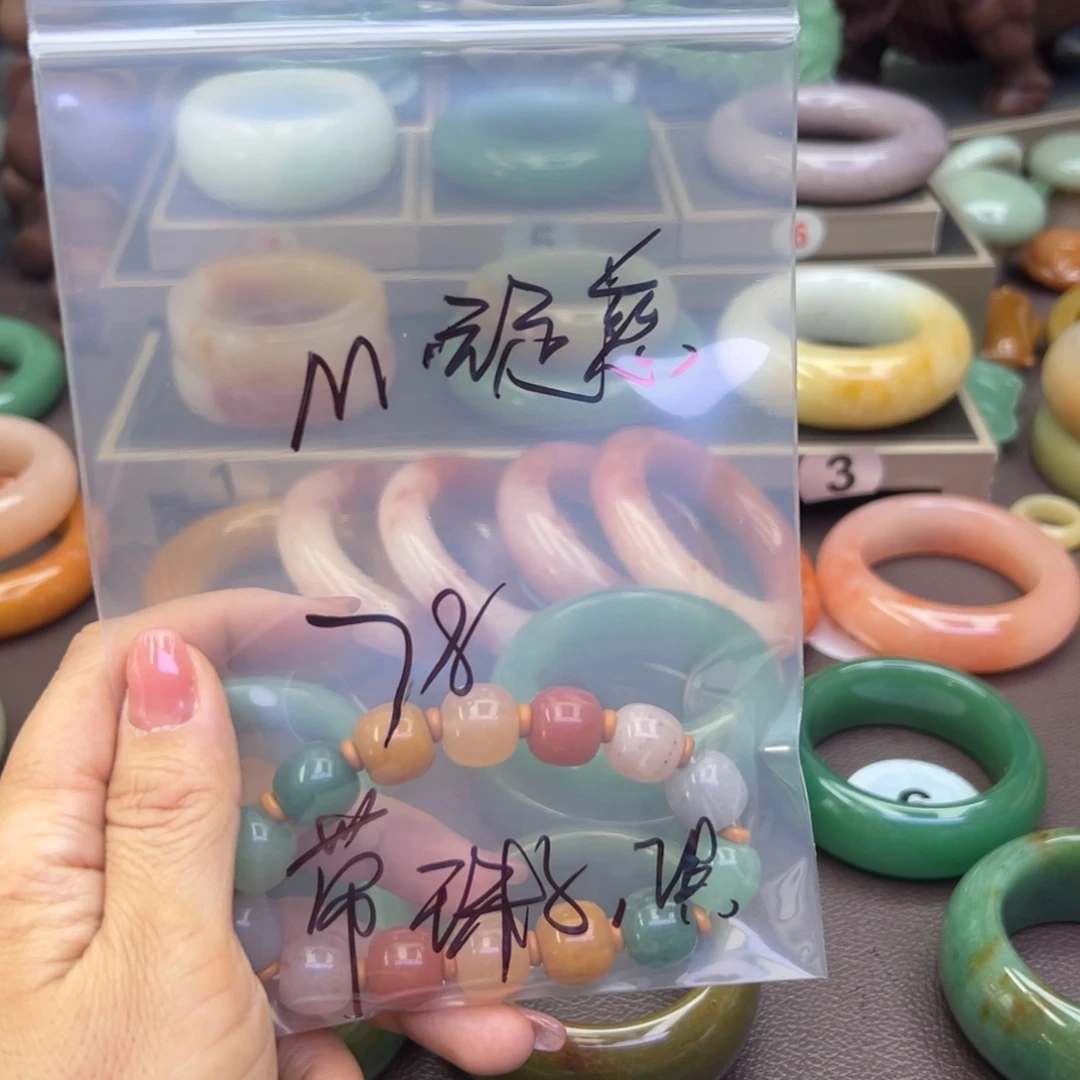 未镶嵌手镯石英岩玉M**慈