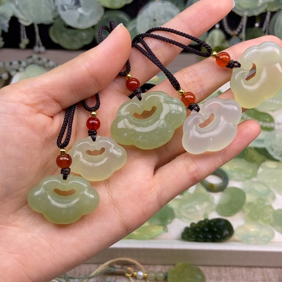 蛇纹石玉合金颈饰随机