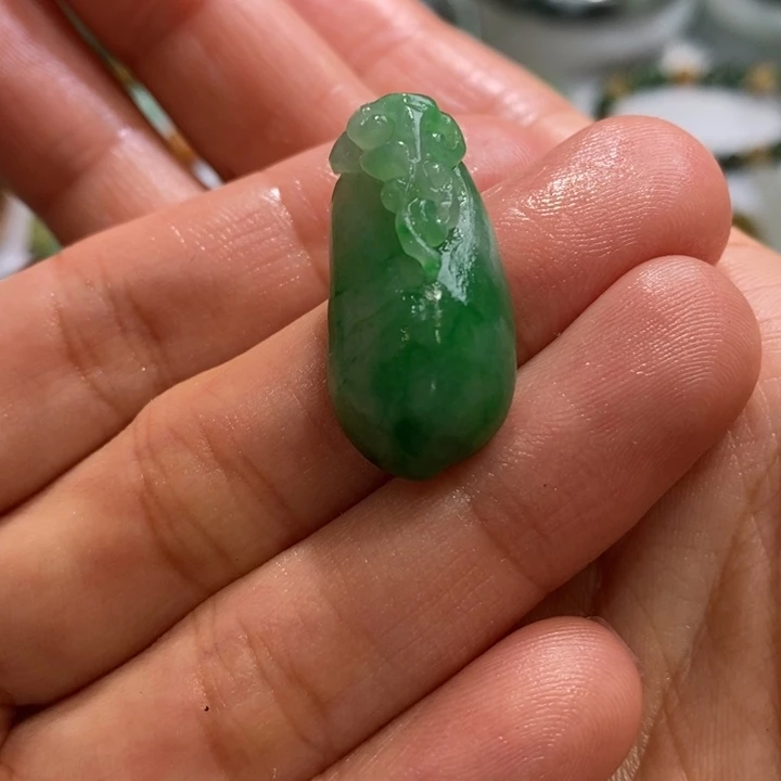 定制翡翠未镶嵌挂件