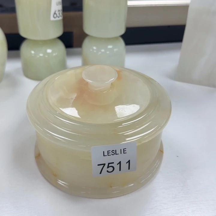 X511.              罐。 透