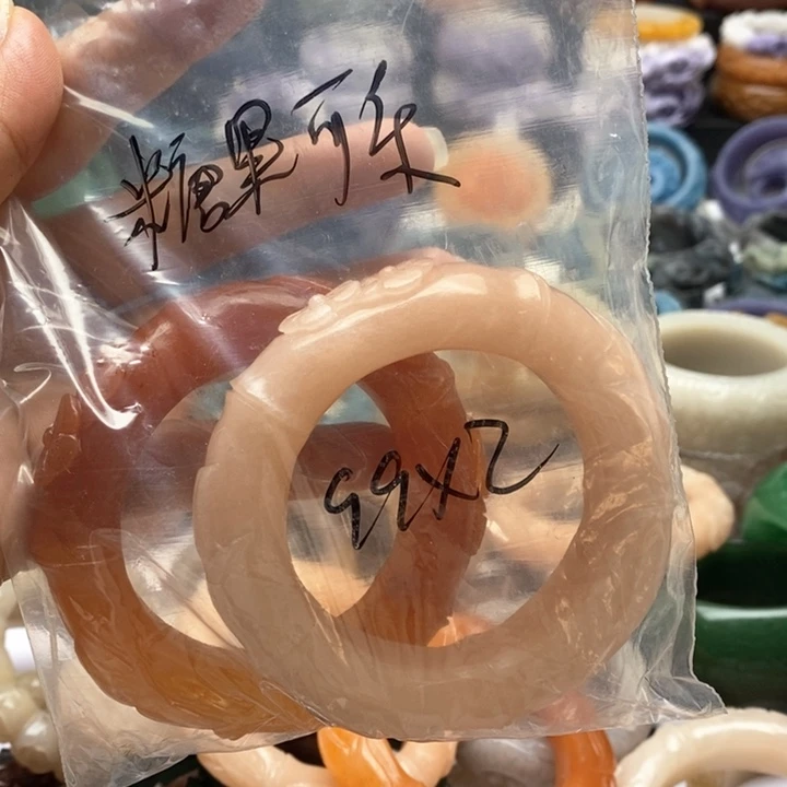 未镶嵌手镯石英岩玉