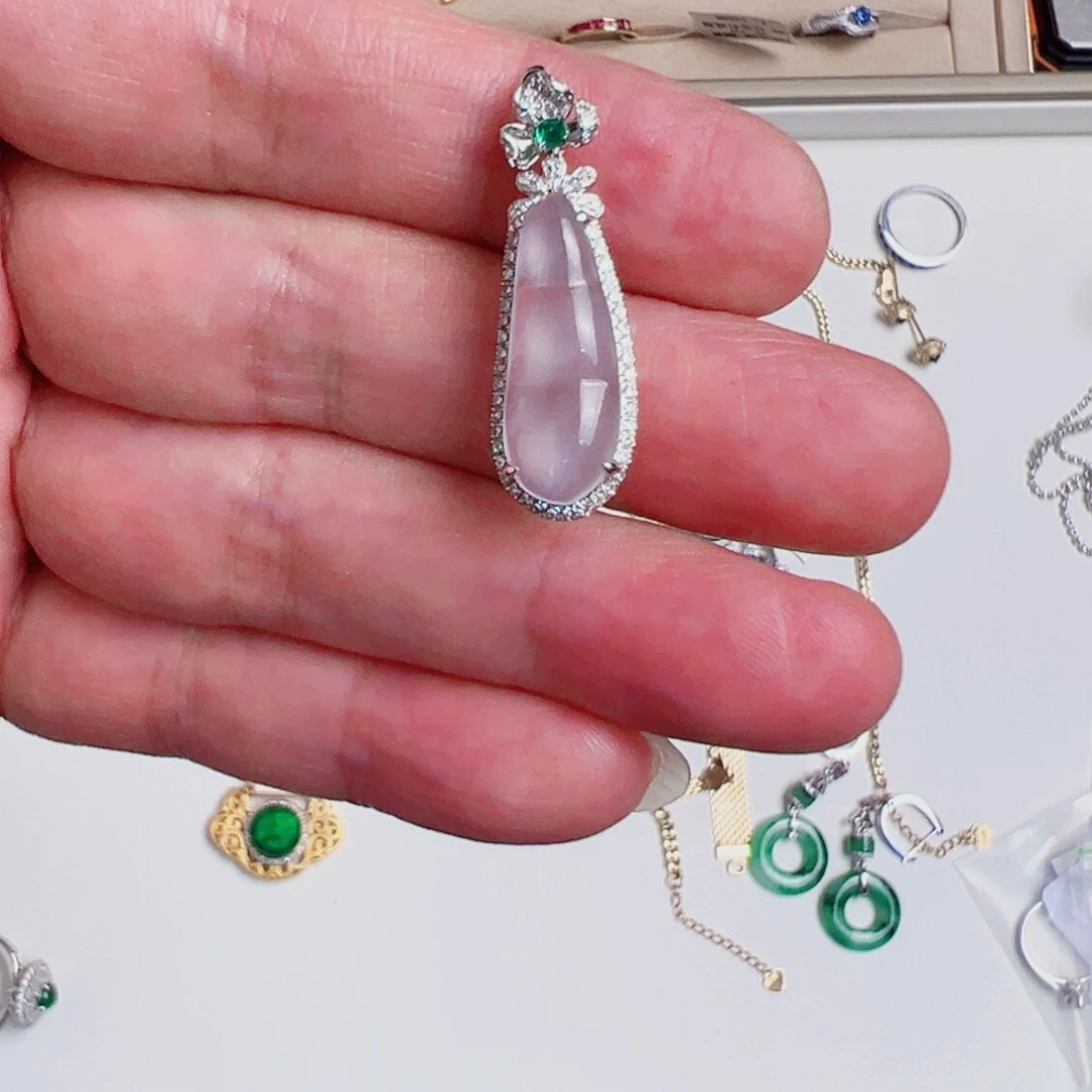 翡翠18K金镶嵌颈饰翡翠A货