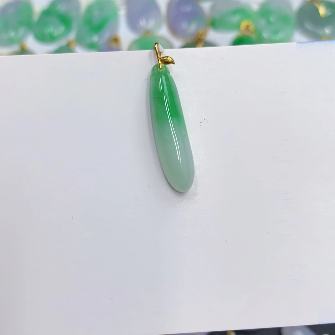 翡翠18K金镶嵌颈饰翡翠