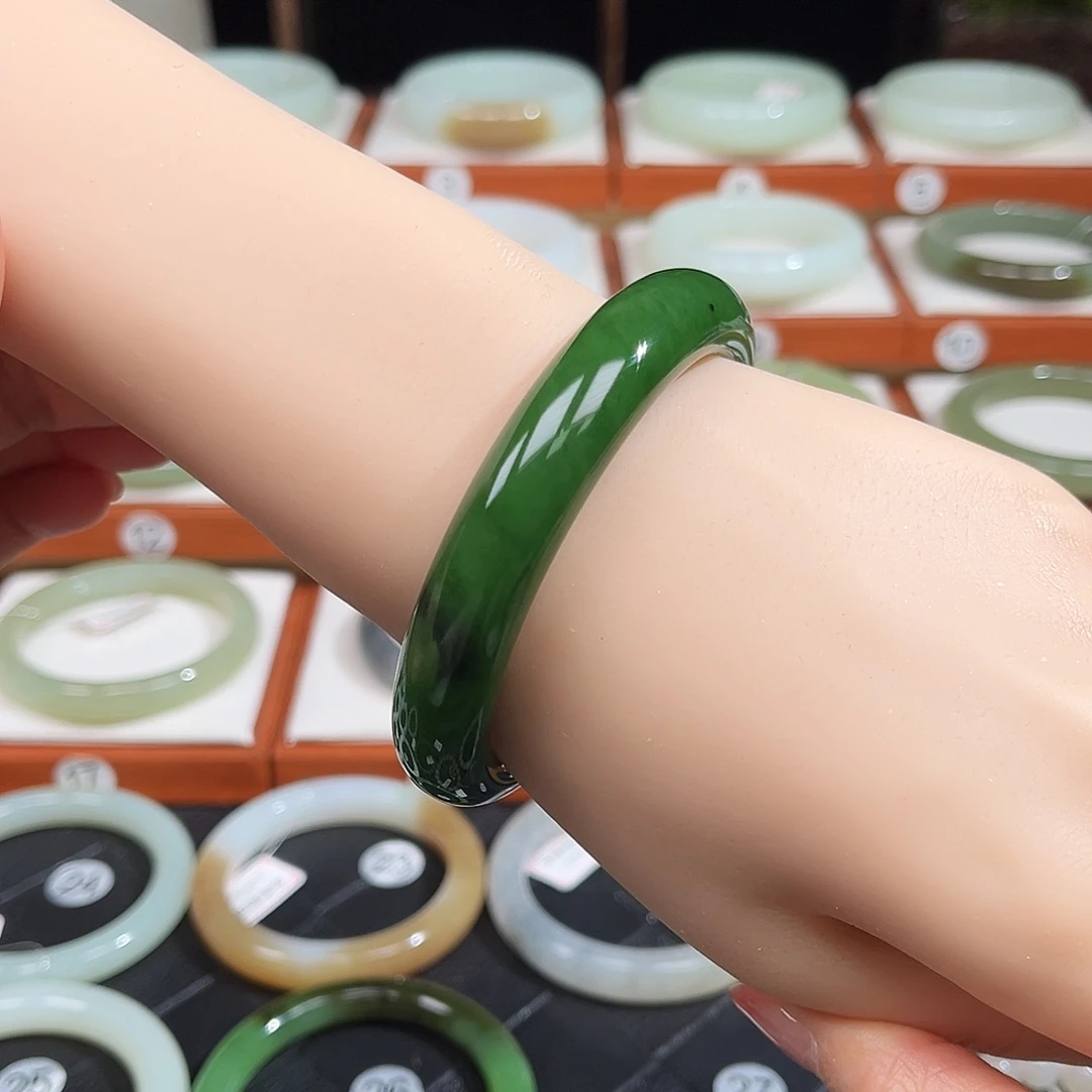 和田玉未镶嵌手镯