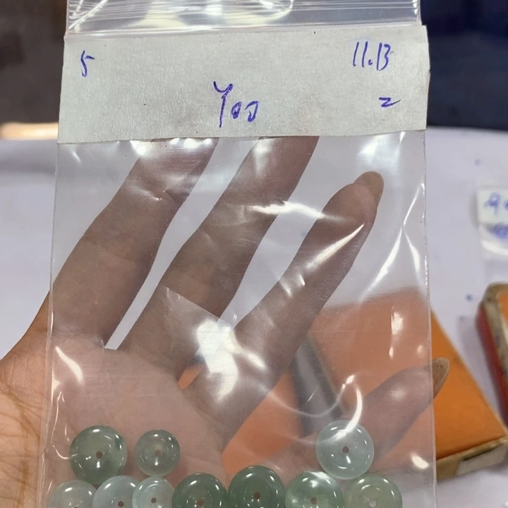 陈***@定制翡翠未镶嵌不退