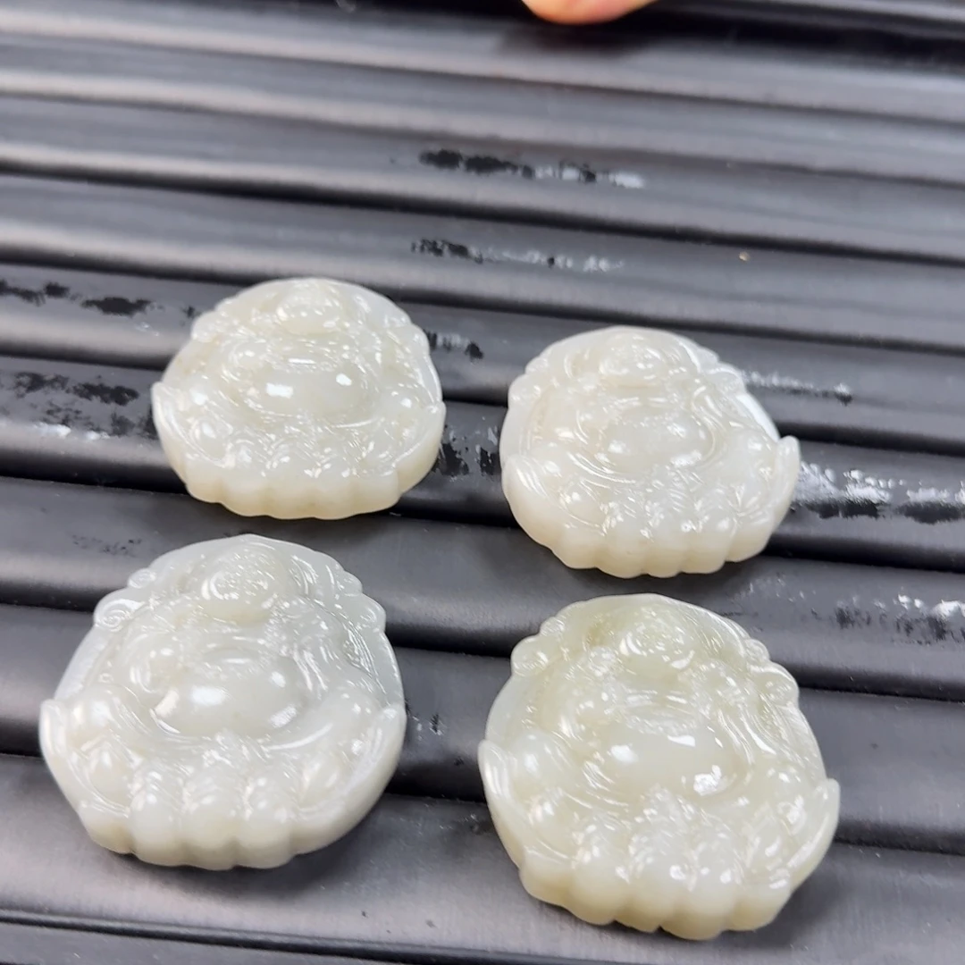 和田玉未镶嵌颈饰发其一