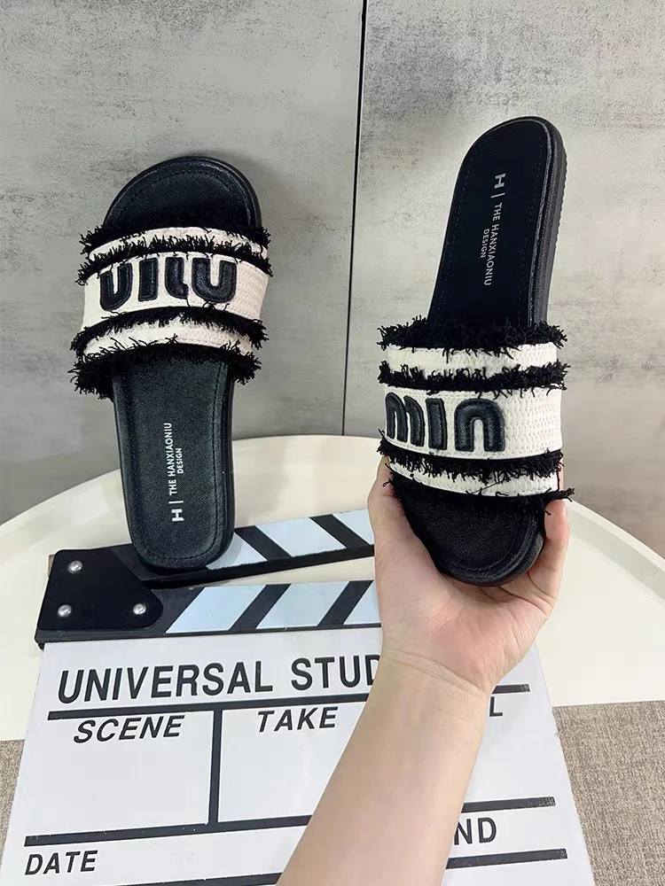 小香风平底凉拖鞋女夏外穿2025新款超火软底配裙子沙滩休闲一字拖