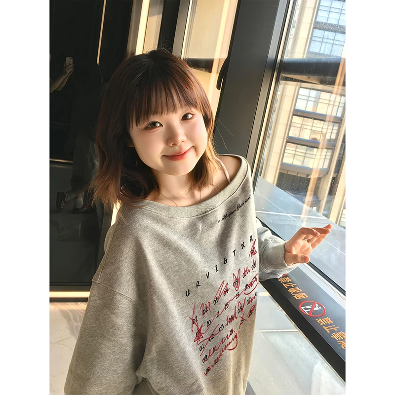 韩系时尚高级感chic别致斜肩卫衣女2025早秋穿搭辣妹露肩宽松上衣