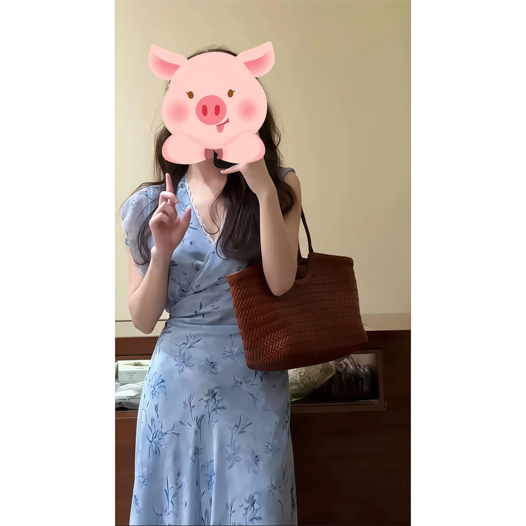 法式温柔欧若风V领蕾丝浅蓝色连衣裙女小飞袖收腰碎花包臀长裙